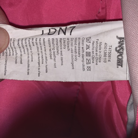 Jansport large backpack with 4 zippered areas to hold a lot. Key & bottle too - Picture 10 of 12